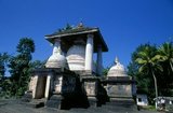 The Gadaladeniya Temple is a Buddhist temple dating from 1344 and is believed to have been built by King Buwanekabahu IV (r. 1344 - 1354).<br/><br/>

Kandy is Sri Lanka's second biggest city with a population of around 170,000 and is the cultural centre of the whole island. For about two centuries (until 1815) it was the capital of Sri Lanka.